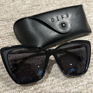 Diff sunglasses in dark black smoke polarized
